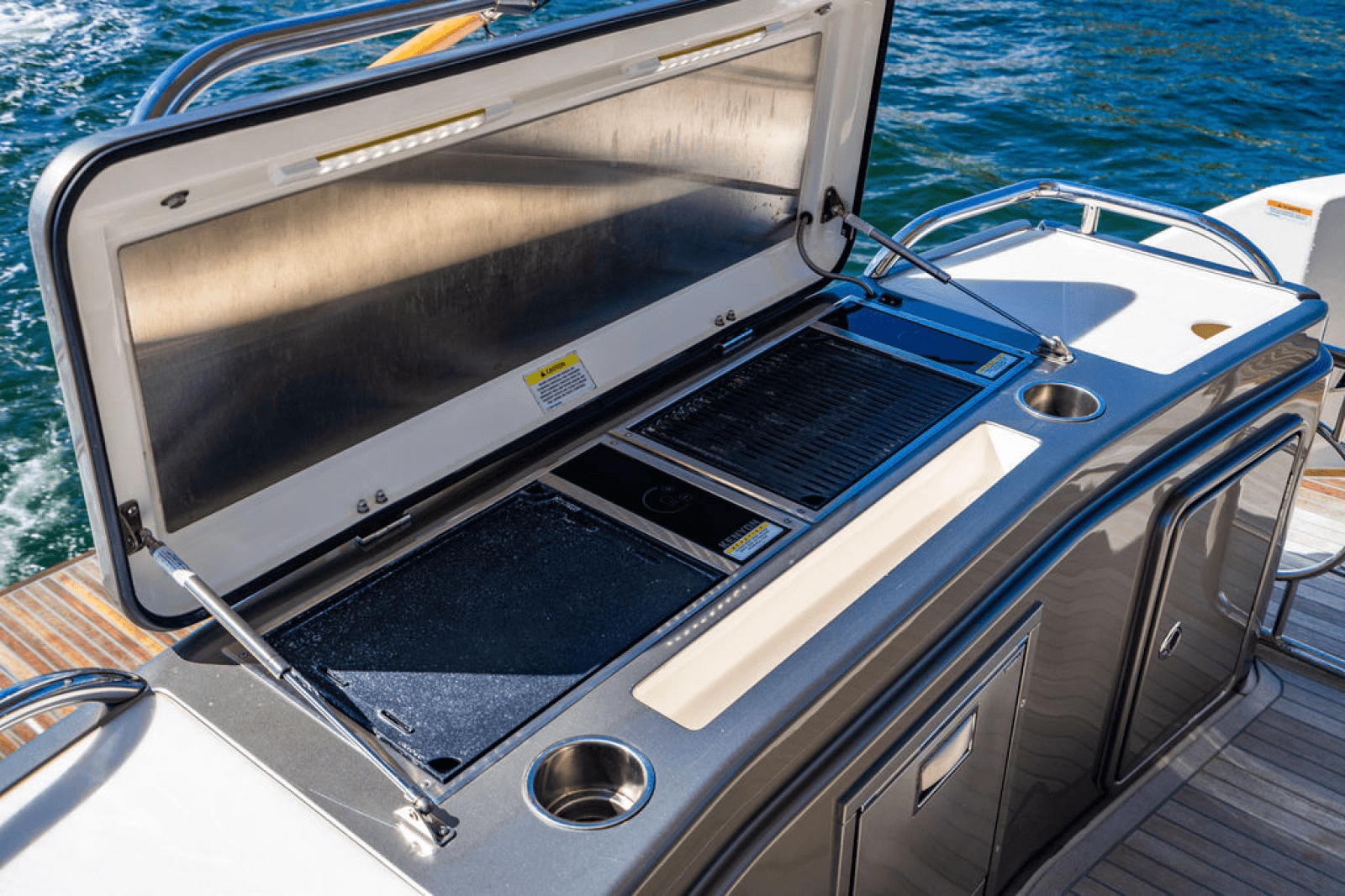 2022 Riviera 6000 Sport Yacht Platinum Edition - Photo 17