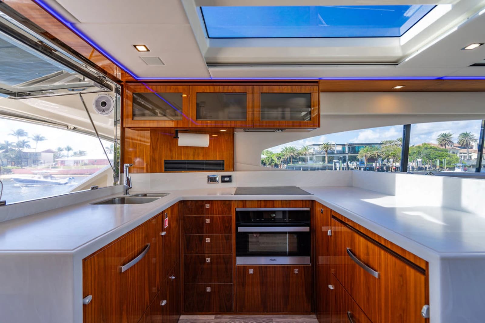 2022 Riviera 6000 Sport Yacht Platinum Edition - Photo 20
