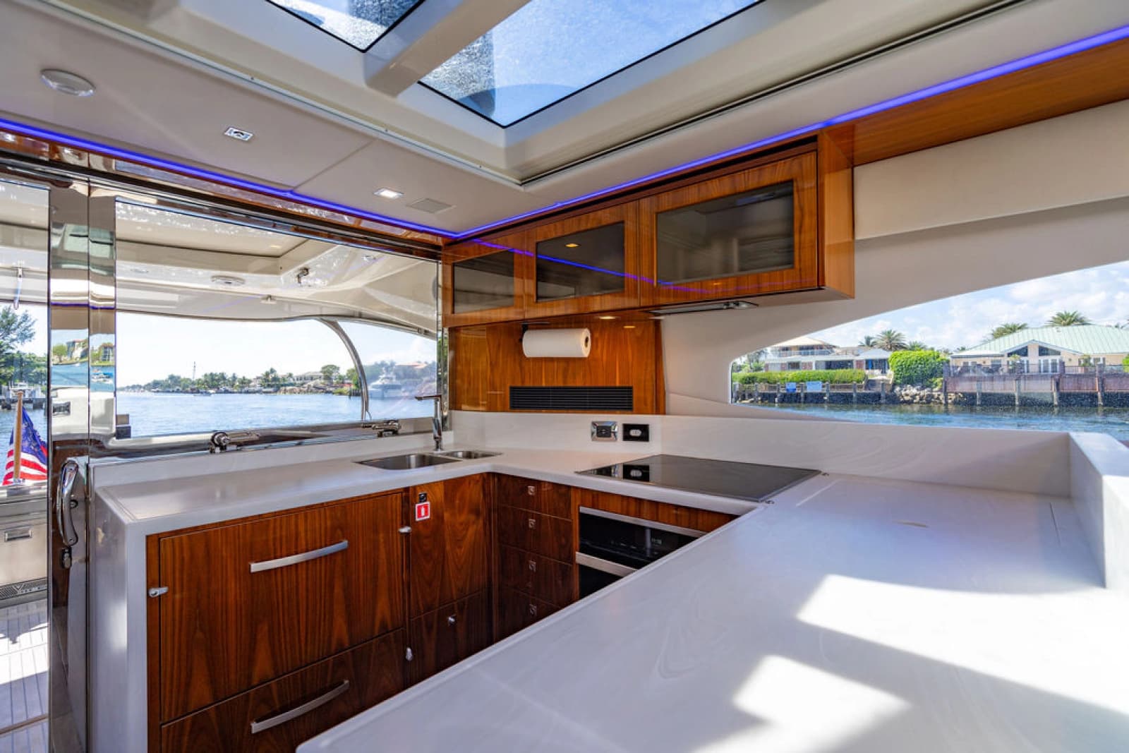 2022 Riviera 6000 Sport Yacht Platinum Edition - Photo 25