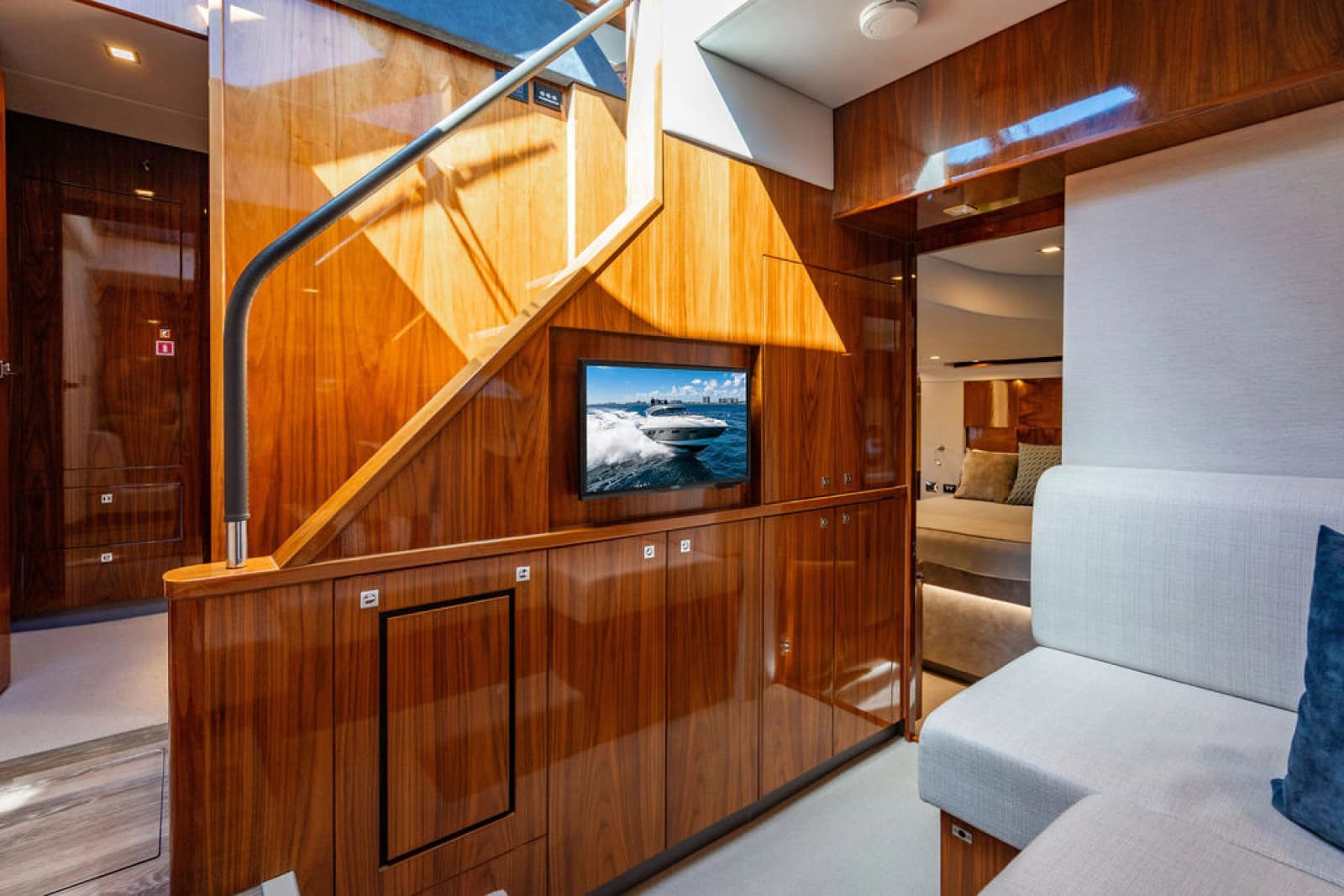 2022 Riviera 6000 Sport Yacht Platinum Edition - Photo 37