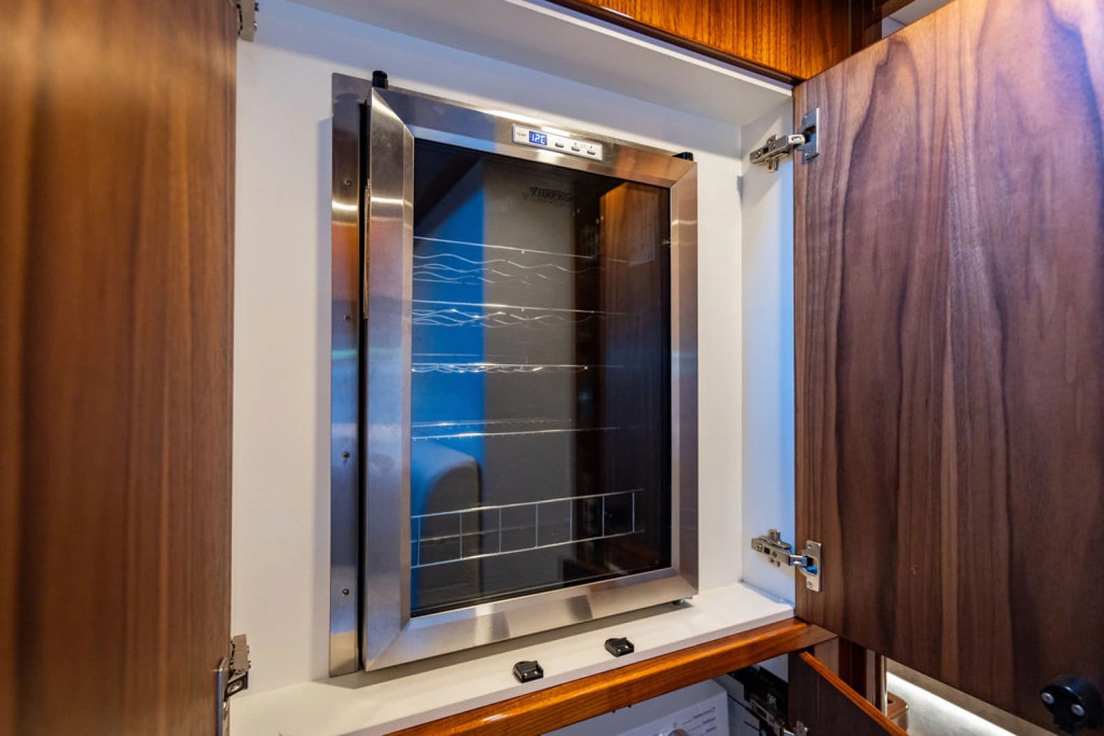 2022 Riviera 6000 Sport Yacht Platinum Edition - Photo 48