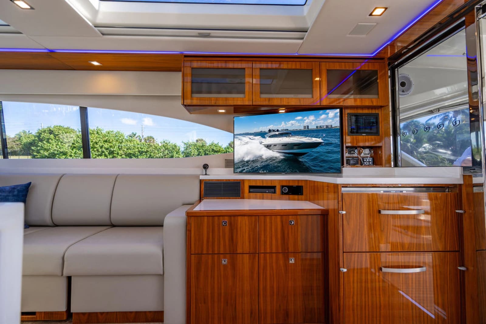 2022 Riviera 6000 Sport Yacht Platinum Edition - Photo 22