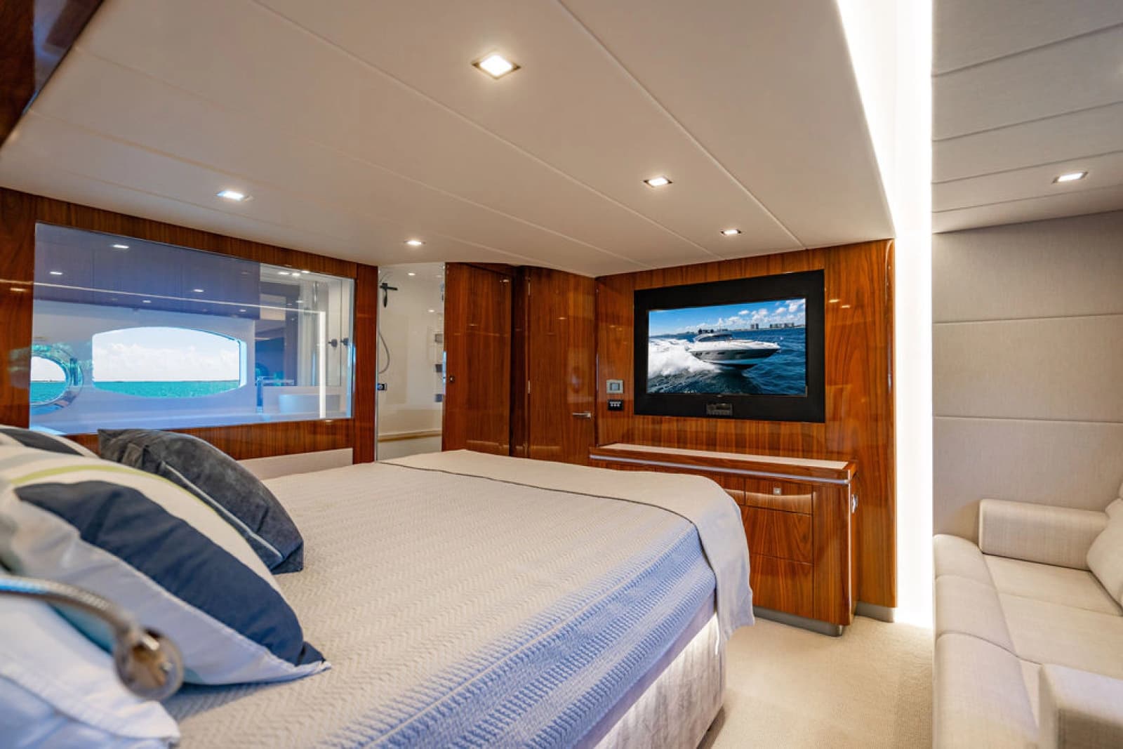2022 Riviera 6000 Sport Yacht Platinum Edition - Photo 41