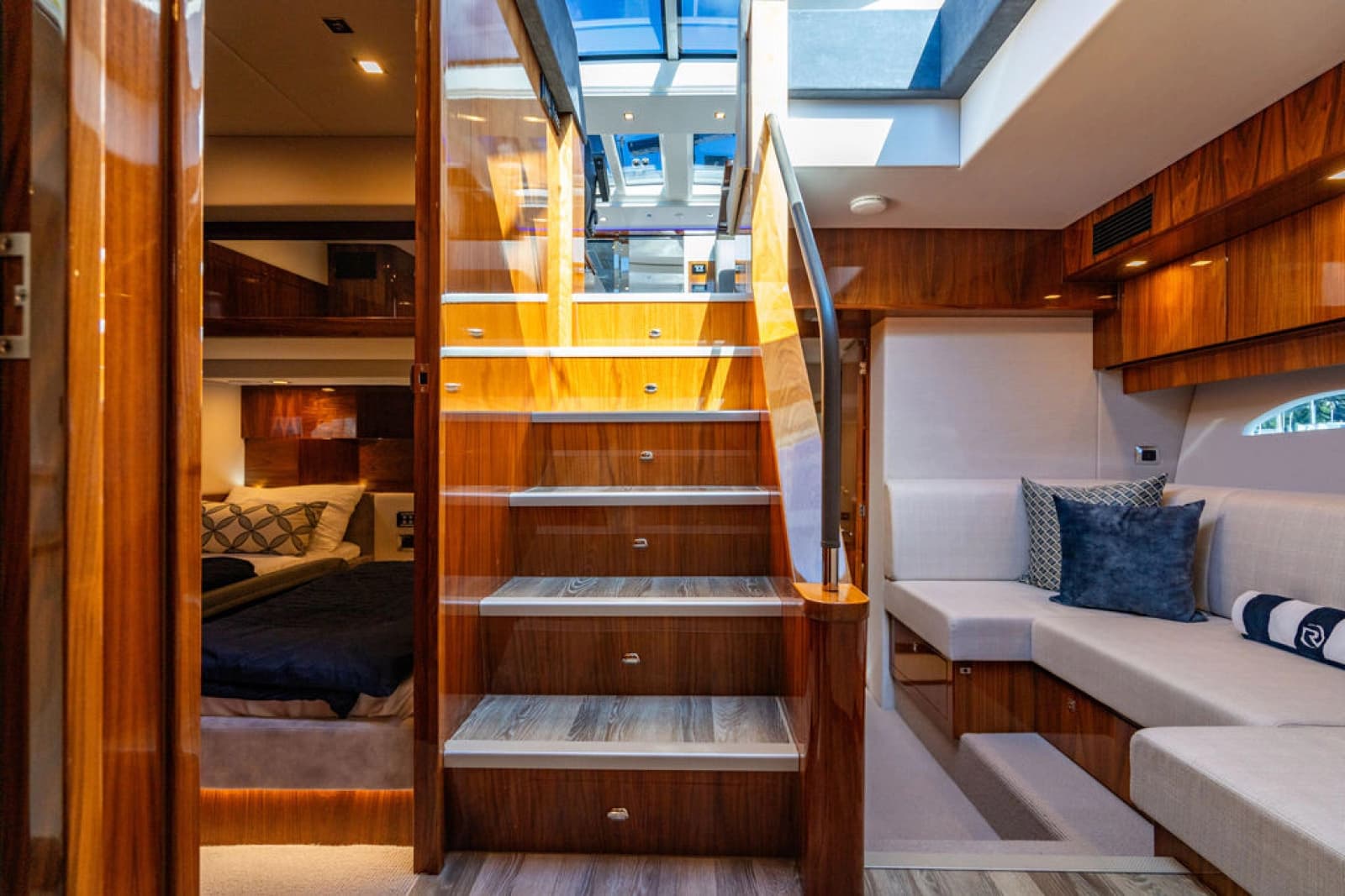 2022 Riviera 6000 Sport Yacht Platinum Edition - Photo 34