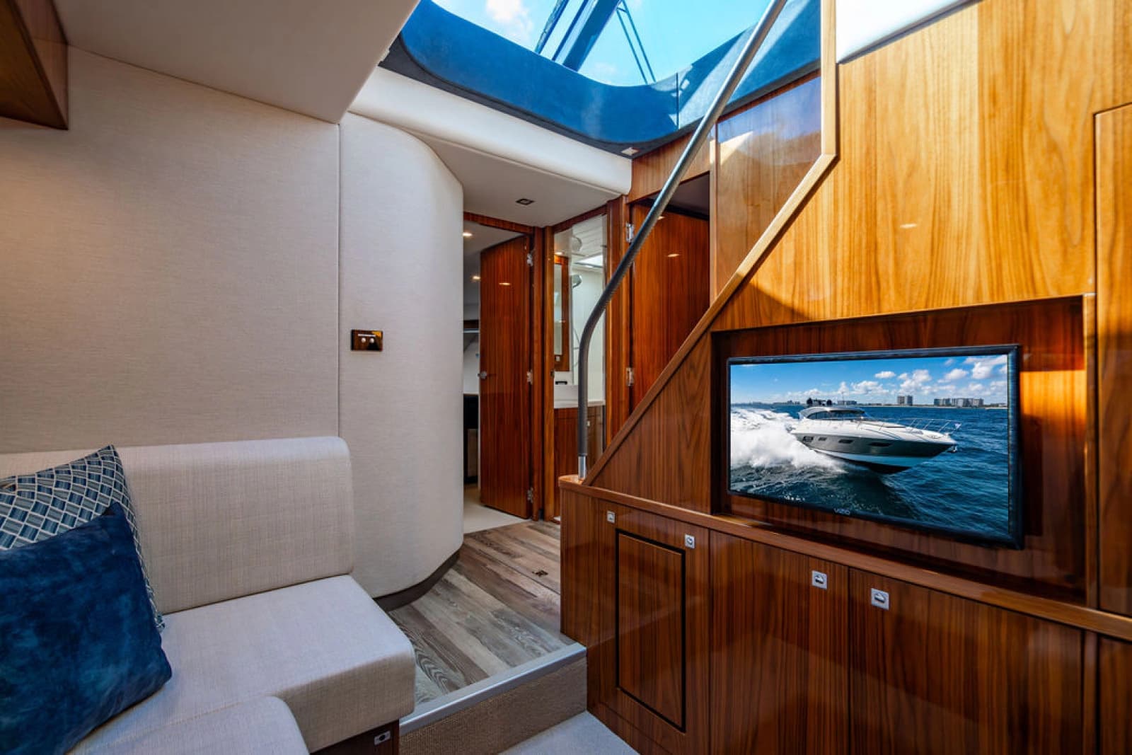 2022 Riviera 6000 Sport Yacht Platinum Edition - Photo 36
