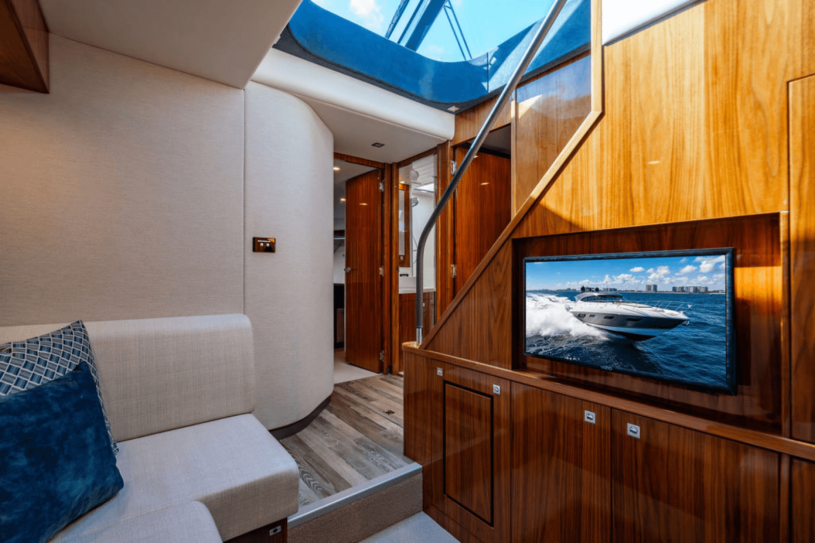 2022 Riviera 6000 Sport Yacht Platinum Edition - Photo 36