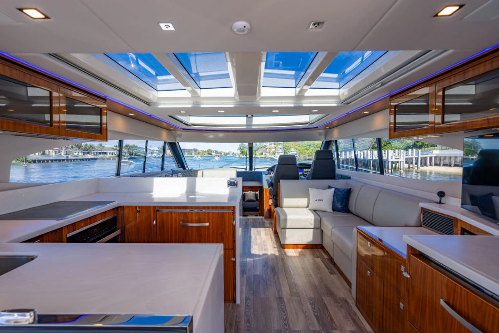 2022 Riviera 6000 Sport Yacht Platinum Edition - Photo 19