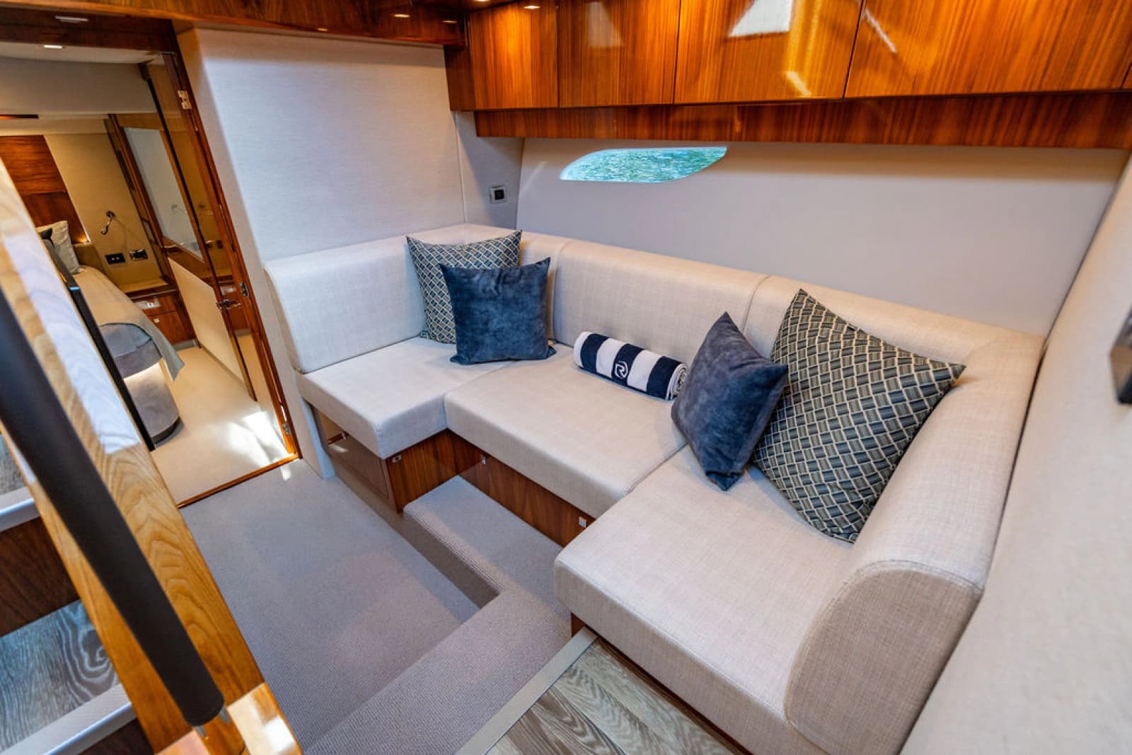 2022 Riviera 6000 Sport Yacht Platinum Edition - Photo 35