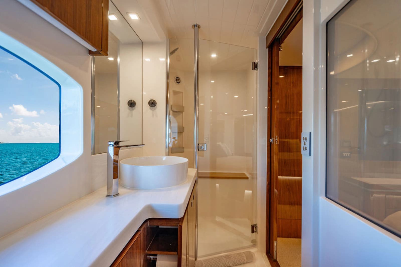 2022 Riviera 6000 Sport Yacht Platinum Edition - Photo 44