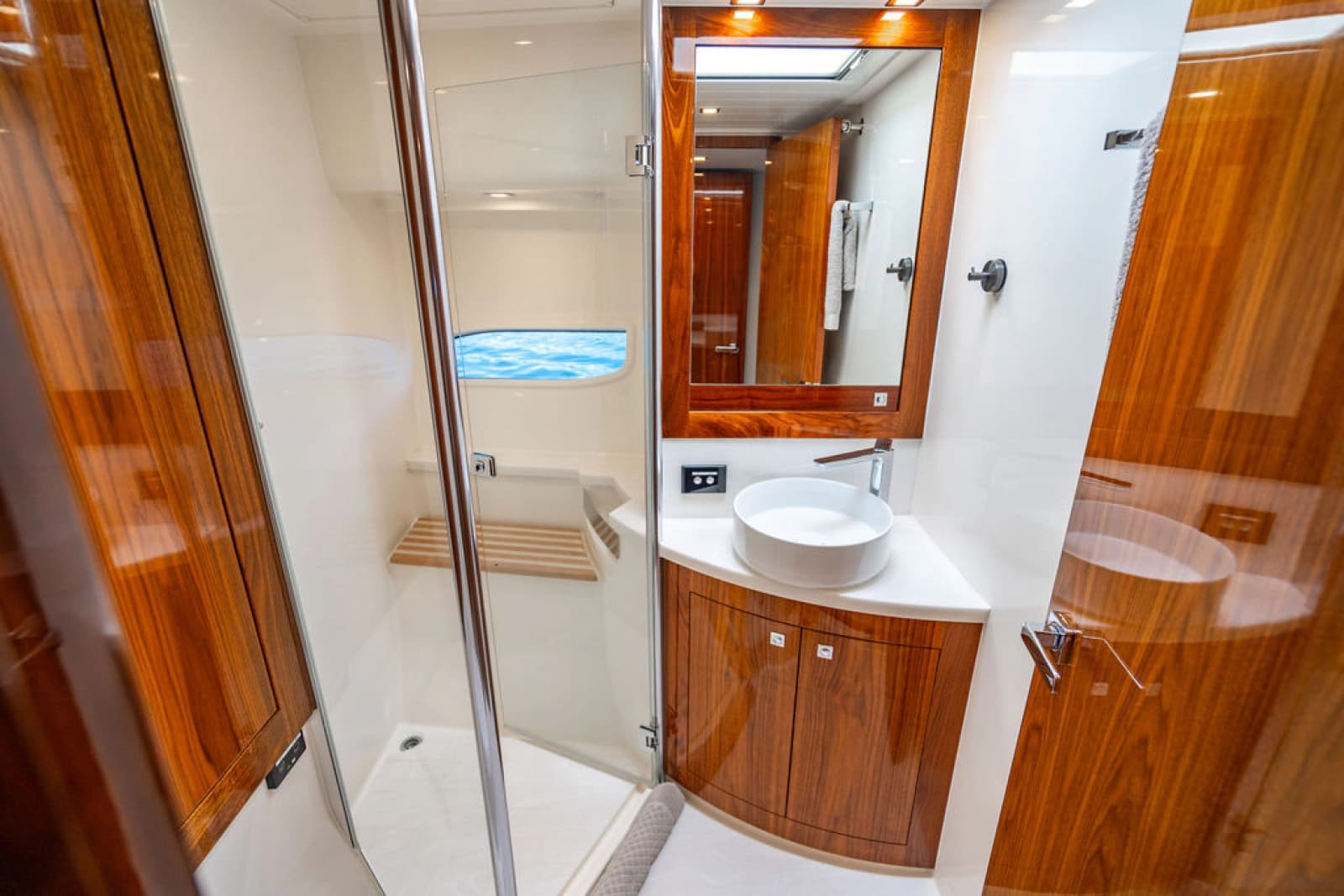 2022 Riviera 6000 Sport Yacht Platinum Edition - Photo 46