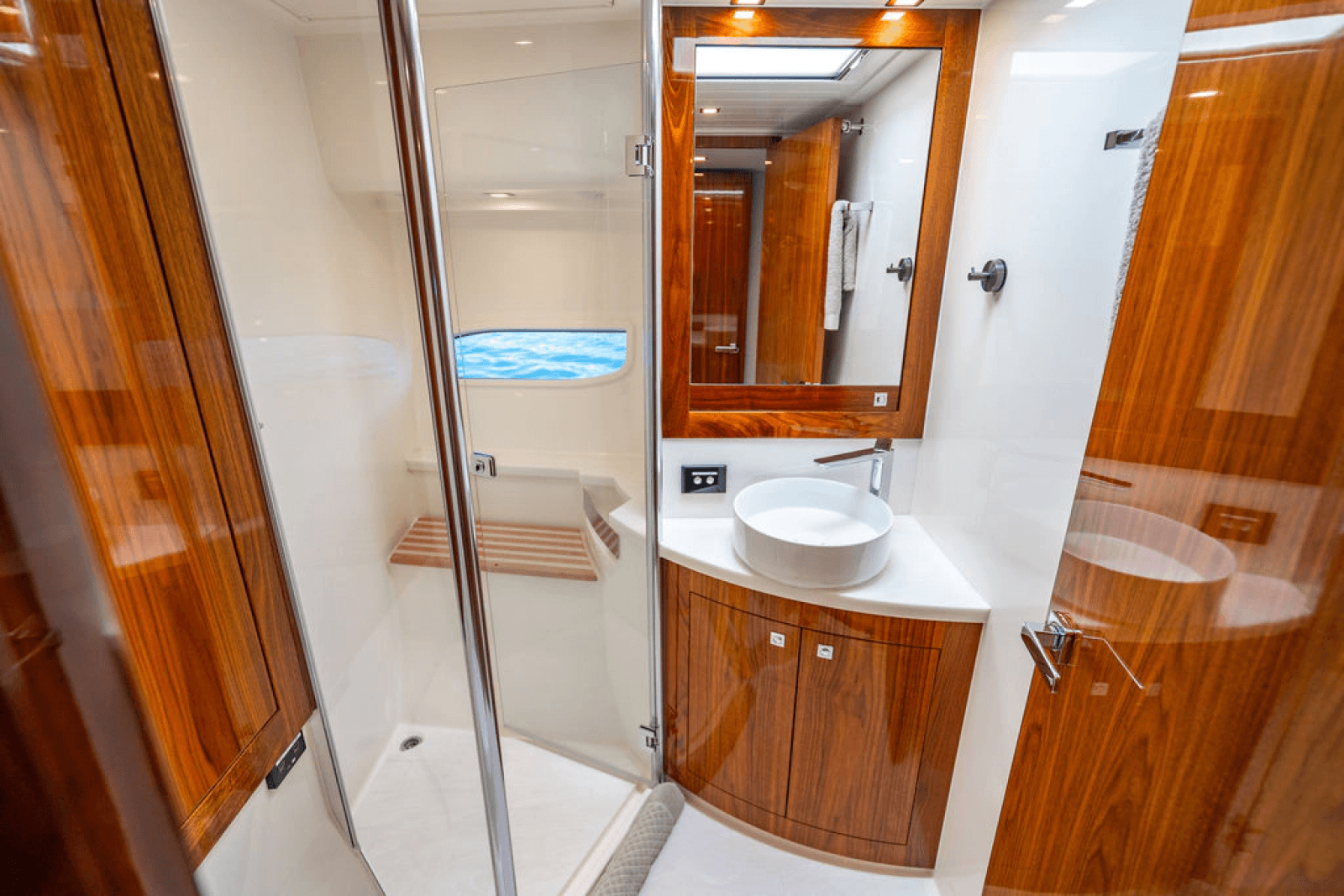 2022 Riviera 6000 Sport Yacht Platinum Edition - Photo 46