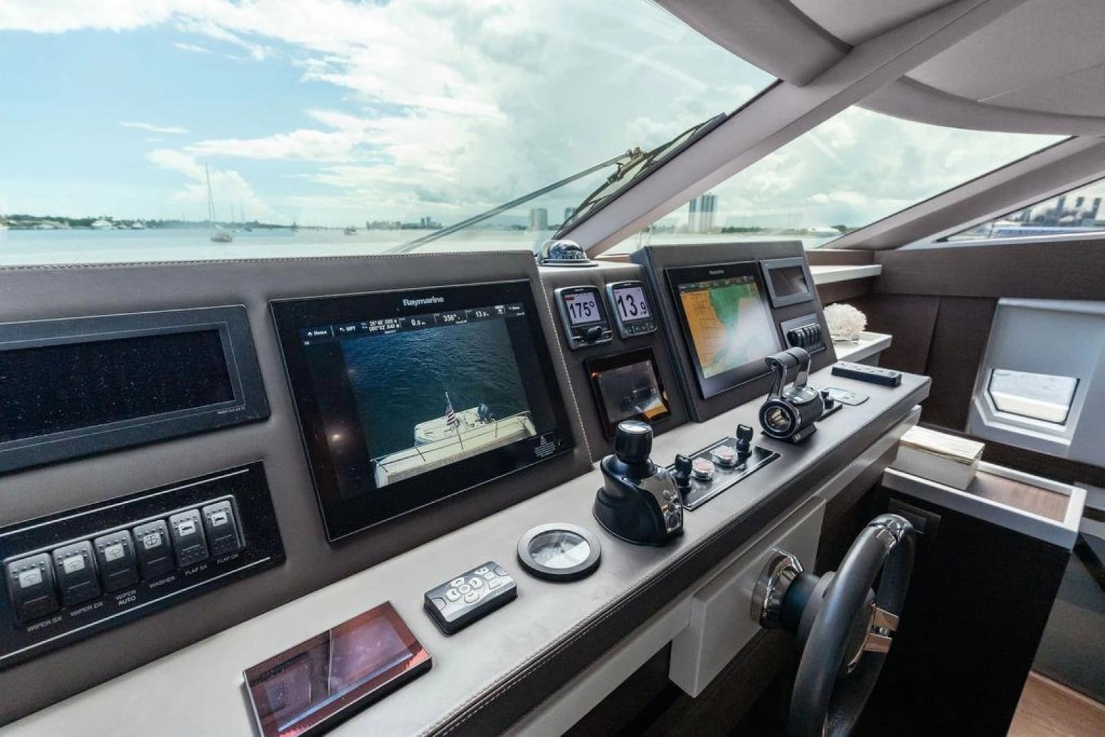 2016 Prestige 750 - Photo 42