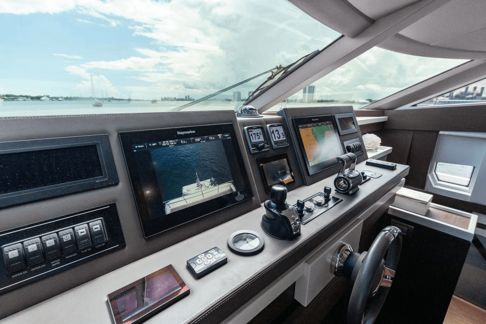 2016 Prestige 750 - Photo 42