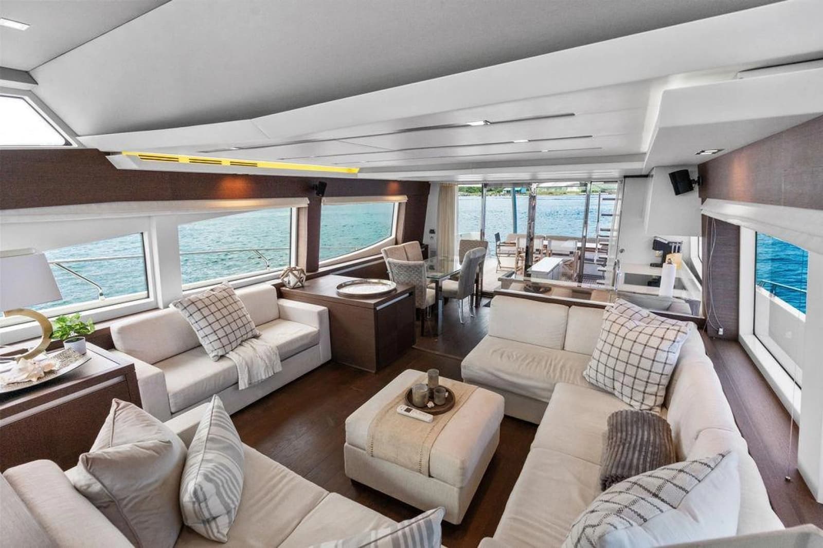 2016 Prestige 750 - Photo 43