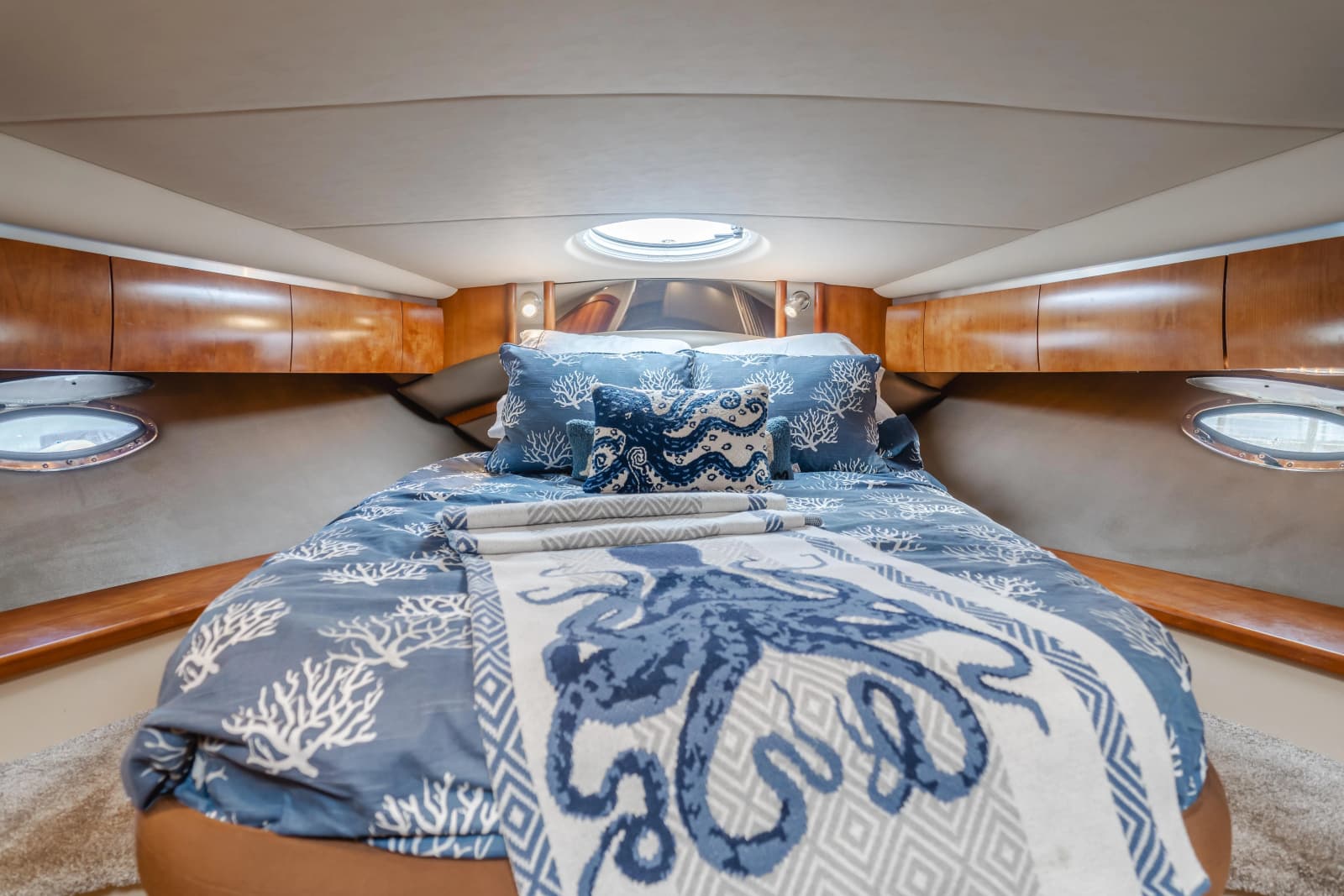 2006 Cruisers Yachts 420 Express - Photo 27