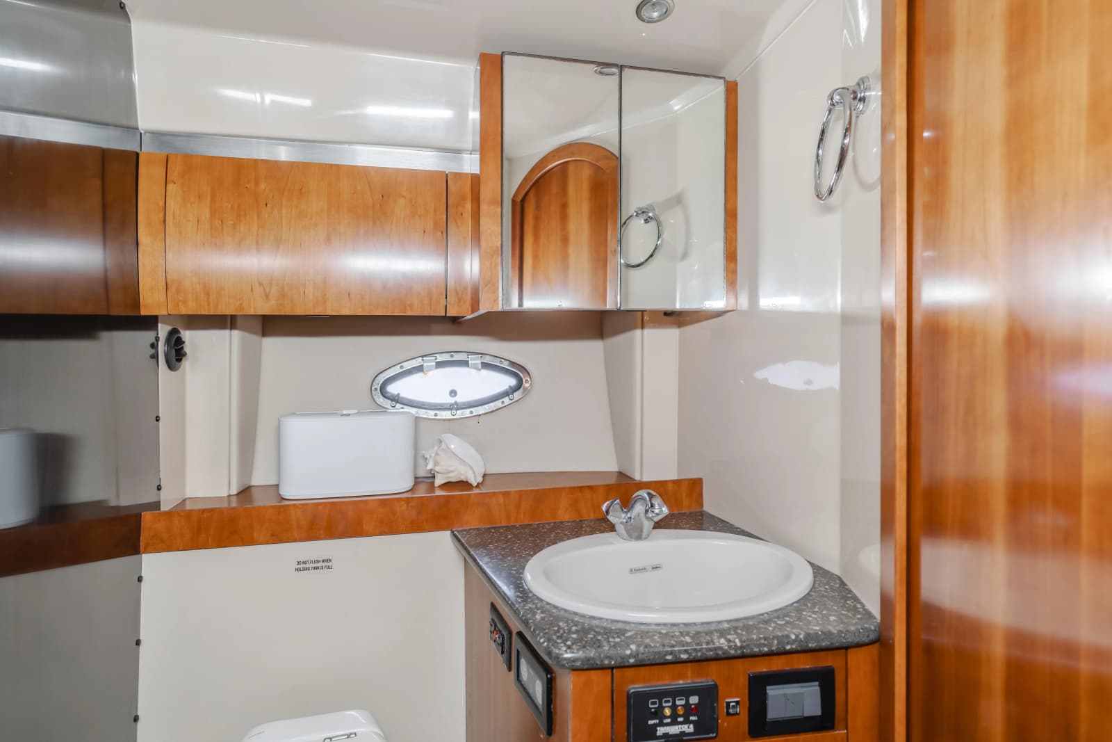 2006 Cruisers Yachts 420 Express - Photo 25
