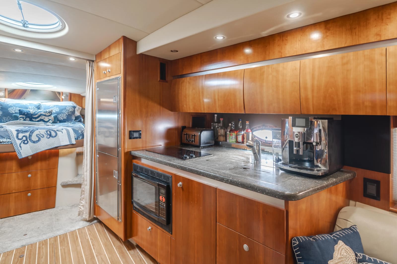 2006 Cruisers Yachts 420 Express - Photo 29