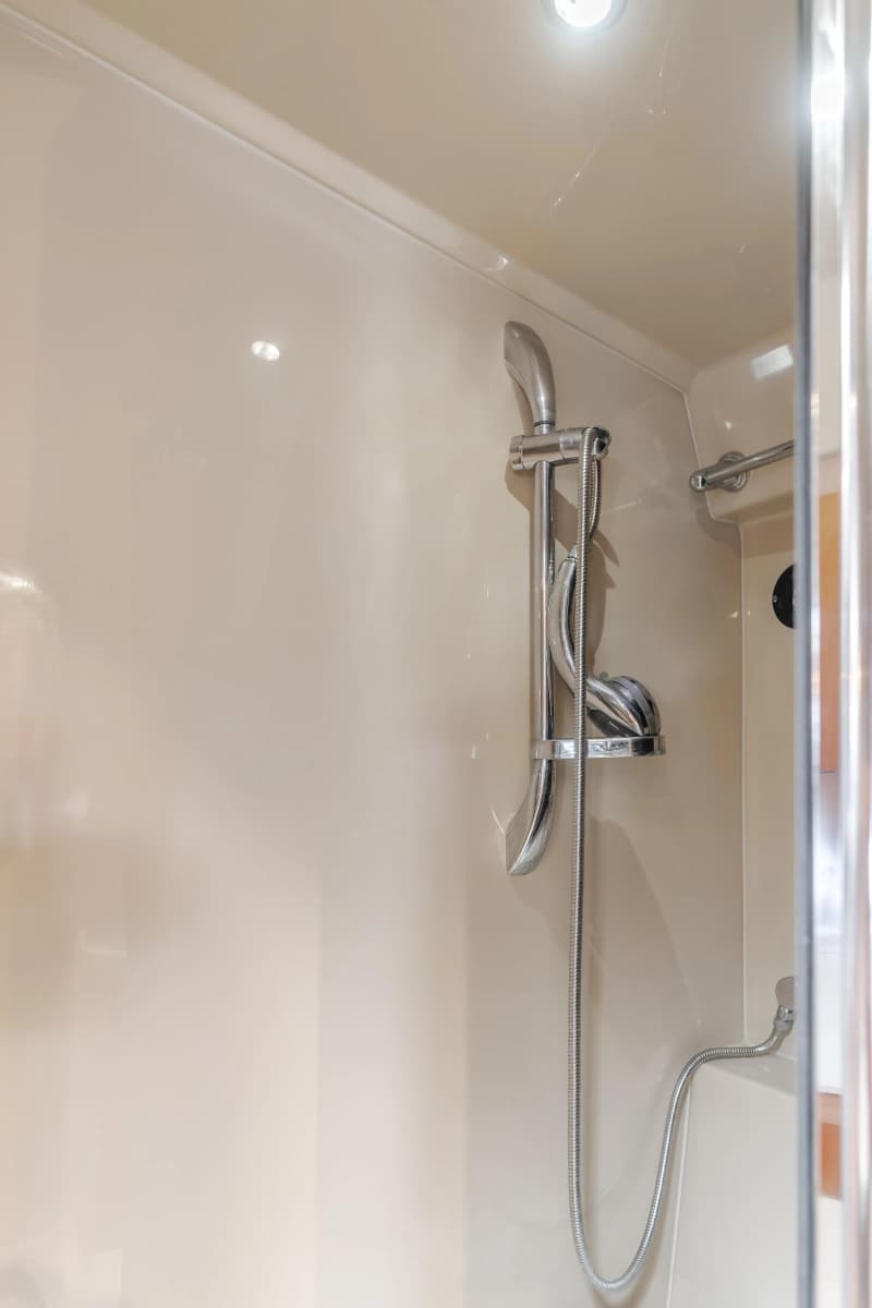 2006 Cruisers Yachts 420 Express - Photo 26