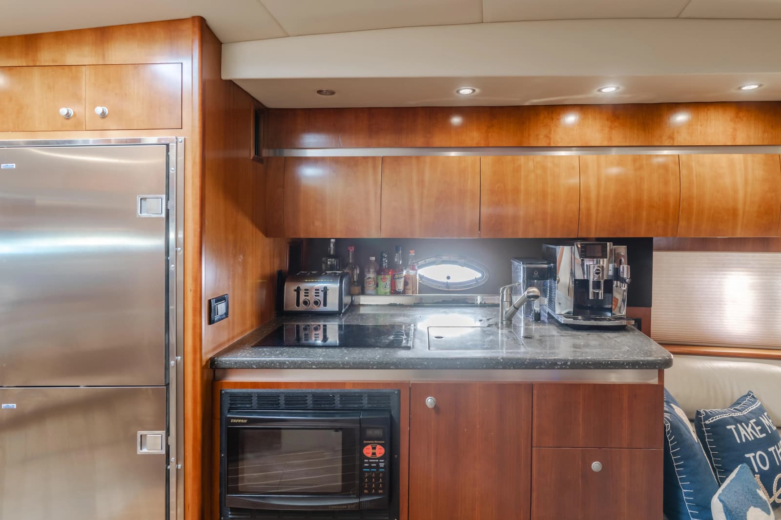 2006 Cruisers Yachts 420 Express - Photo 30