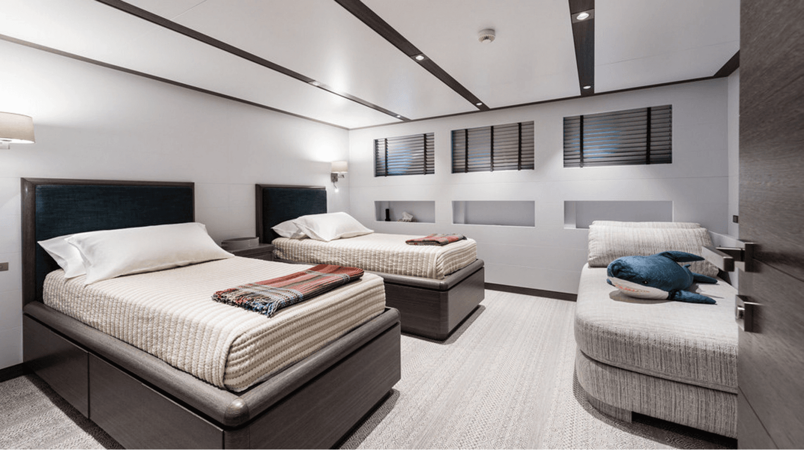 2028 Ocean King Explorer 130 - Photo 14