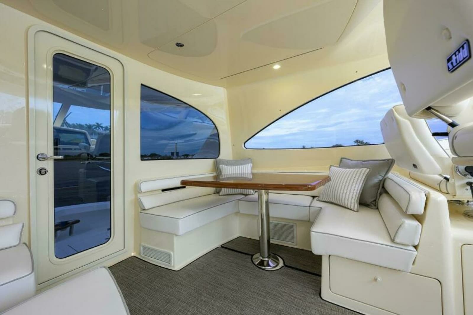 2024 Viking 54 Sport Coupe - Photo 17