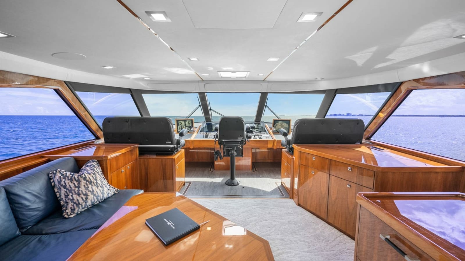 2017 Viking 92 Enclosed Bridge - Photo 17