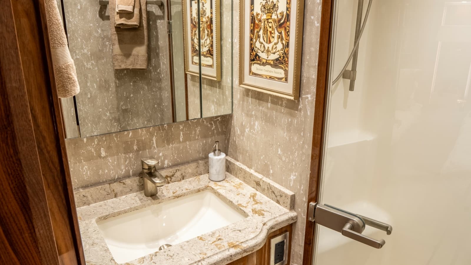 2020 Viking 92 Skybridge - Photo 24