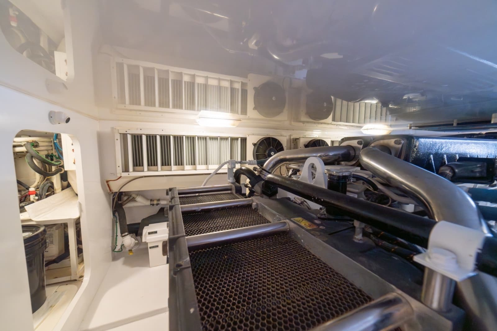 2012 Viking 60 Convertible - Photo 77