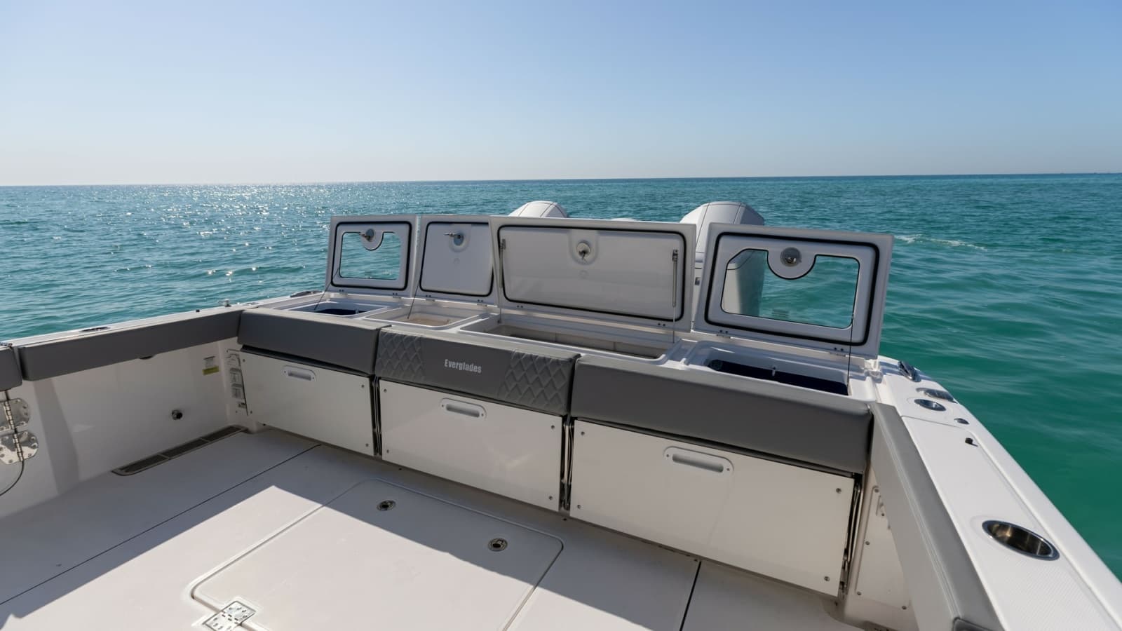 2023 Everglades 455 Center Console - Photo 3