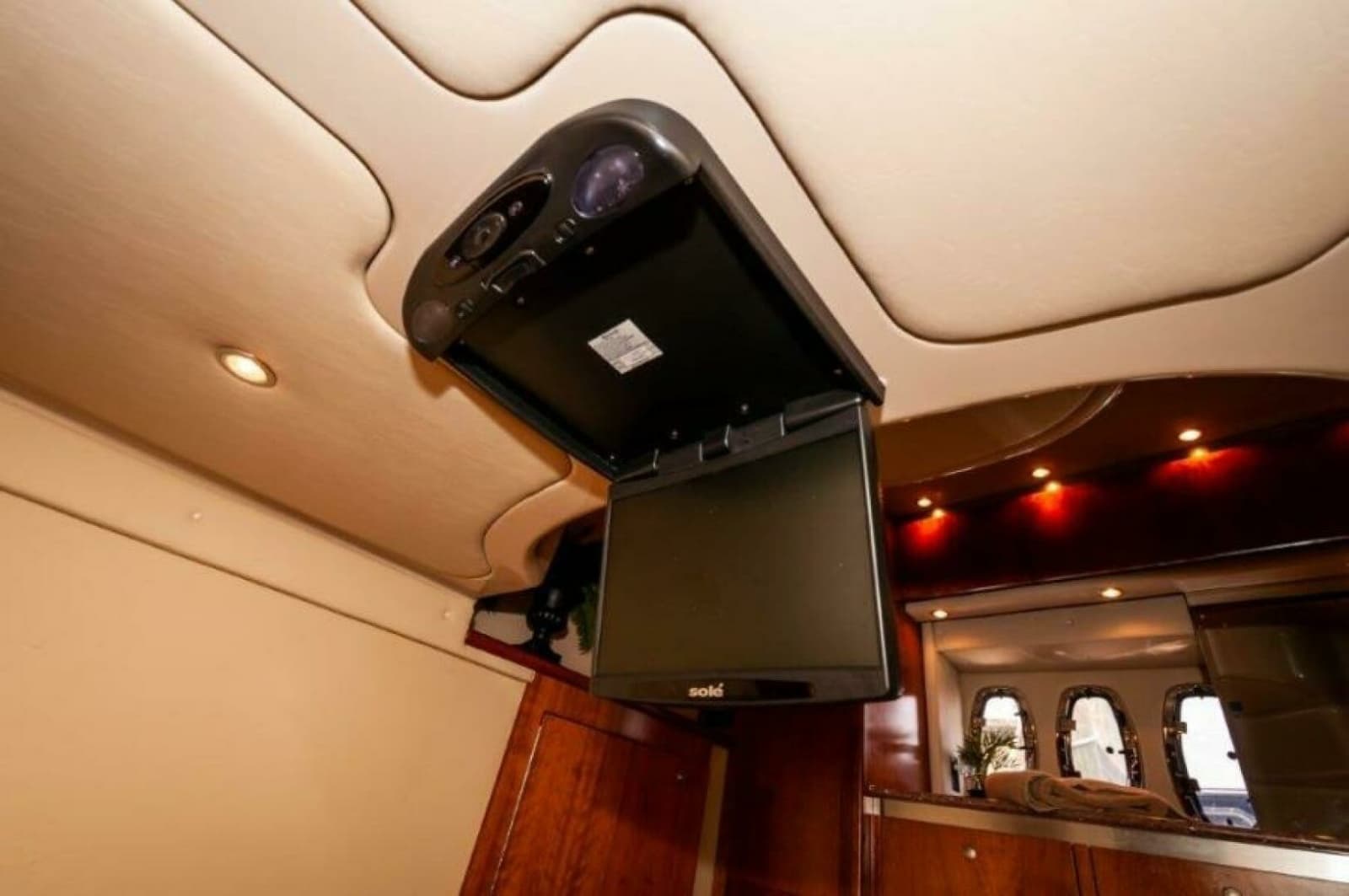 2006 Cruisers Yachts 477 Sport Sedan - Photo 20
