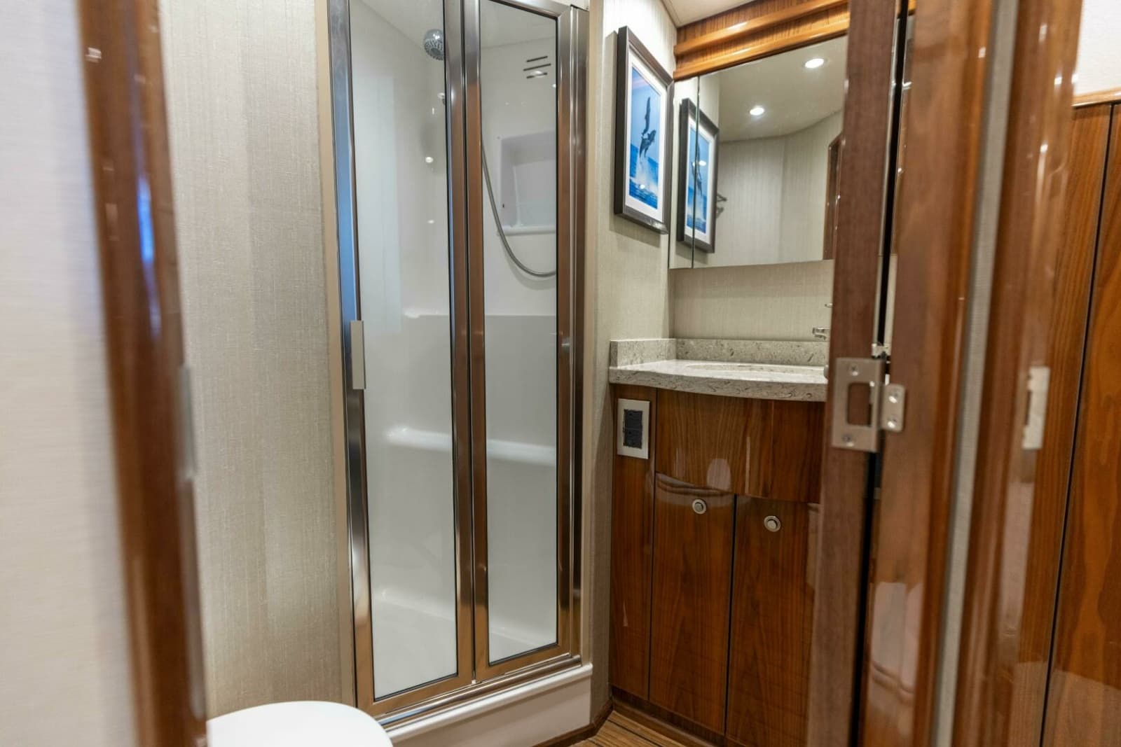 2020 Viking 62 Convertible - Photo 22