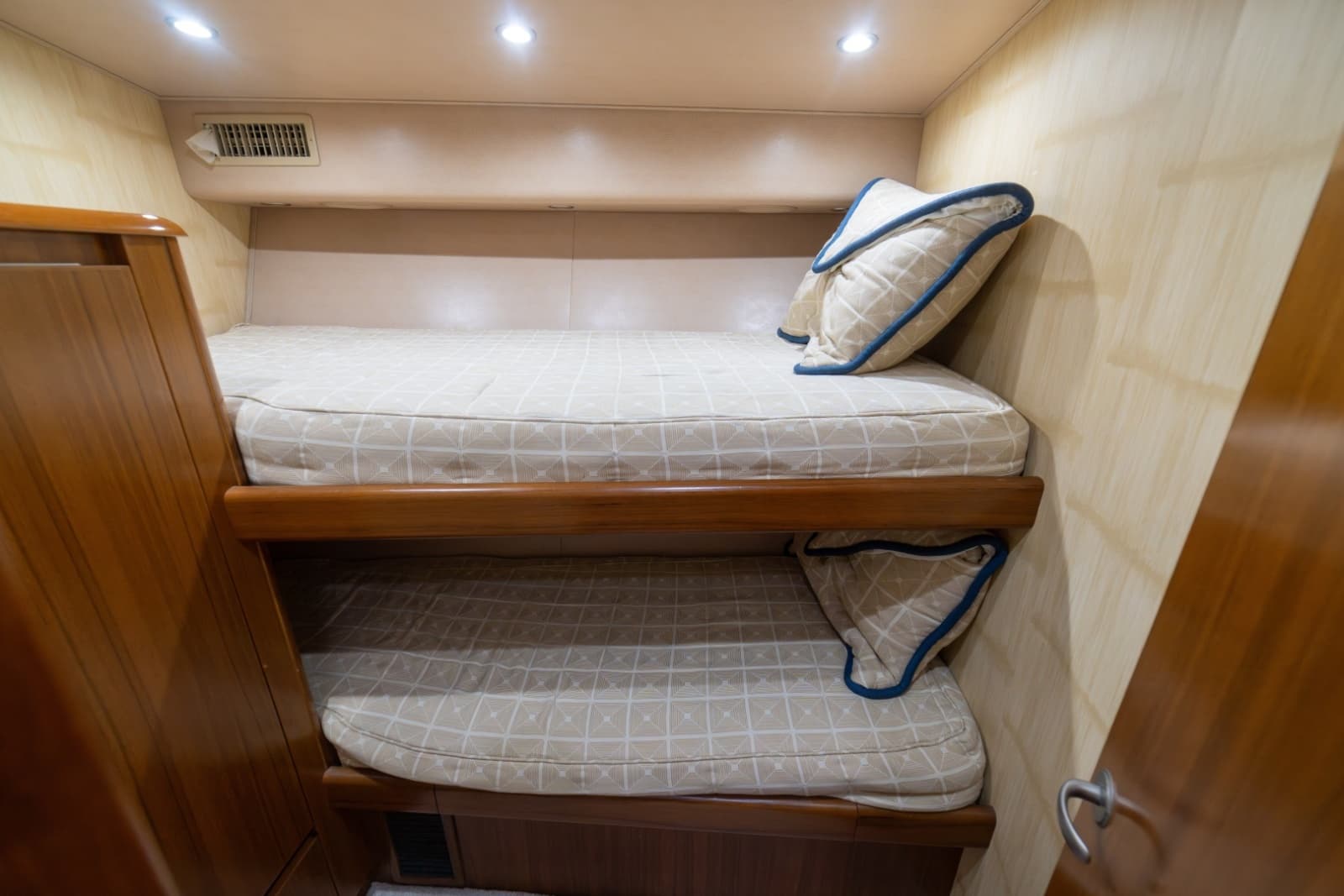 2012 Viking 60 Convertible - Photo 66