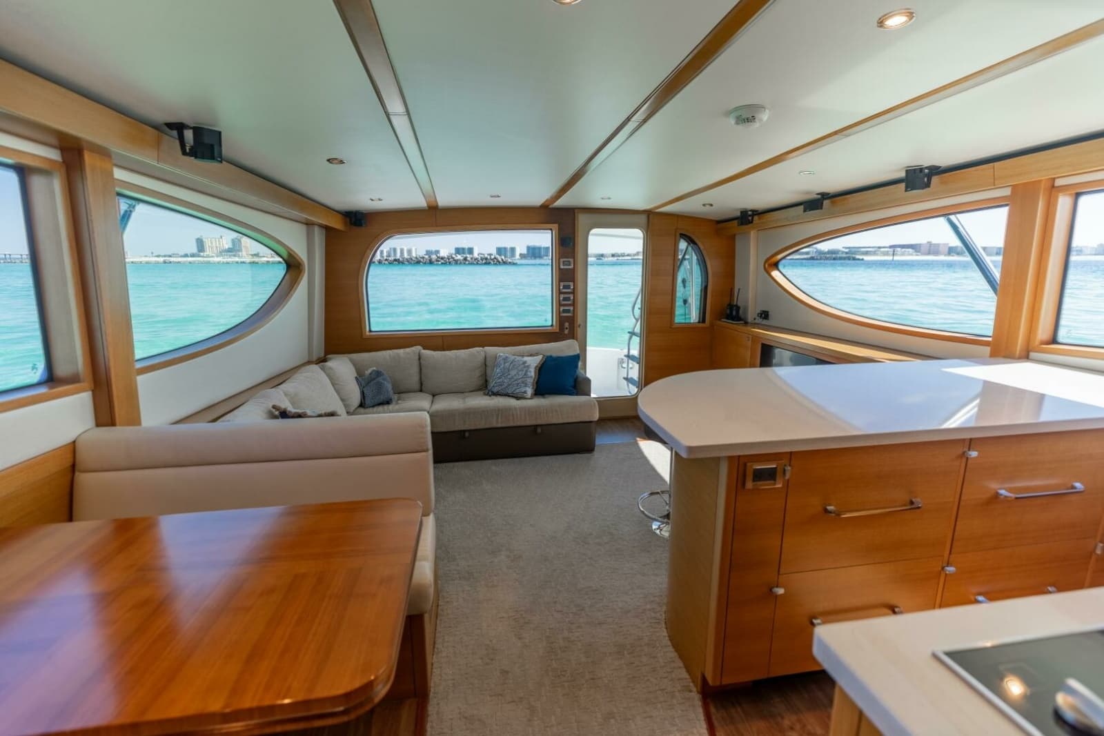 2016 Hatteras GT60 - Photo 8