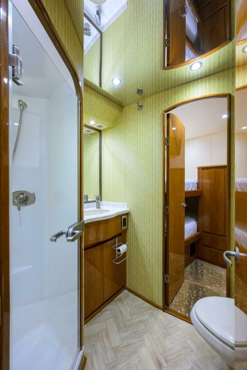2014 Viking 76 Enclosed Bridge - Photo 36