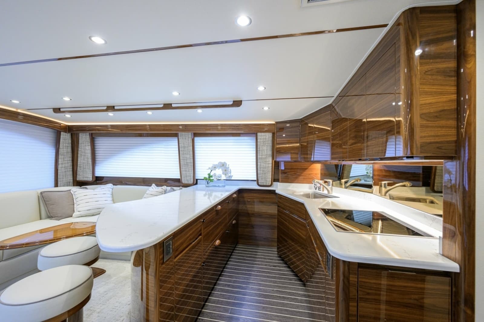 2024 Viking 54 Convertible - Photo 10