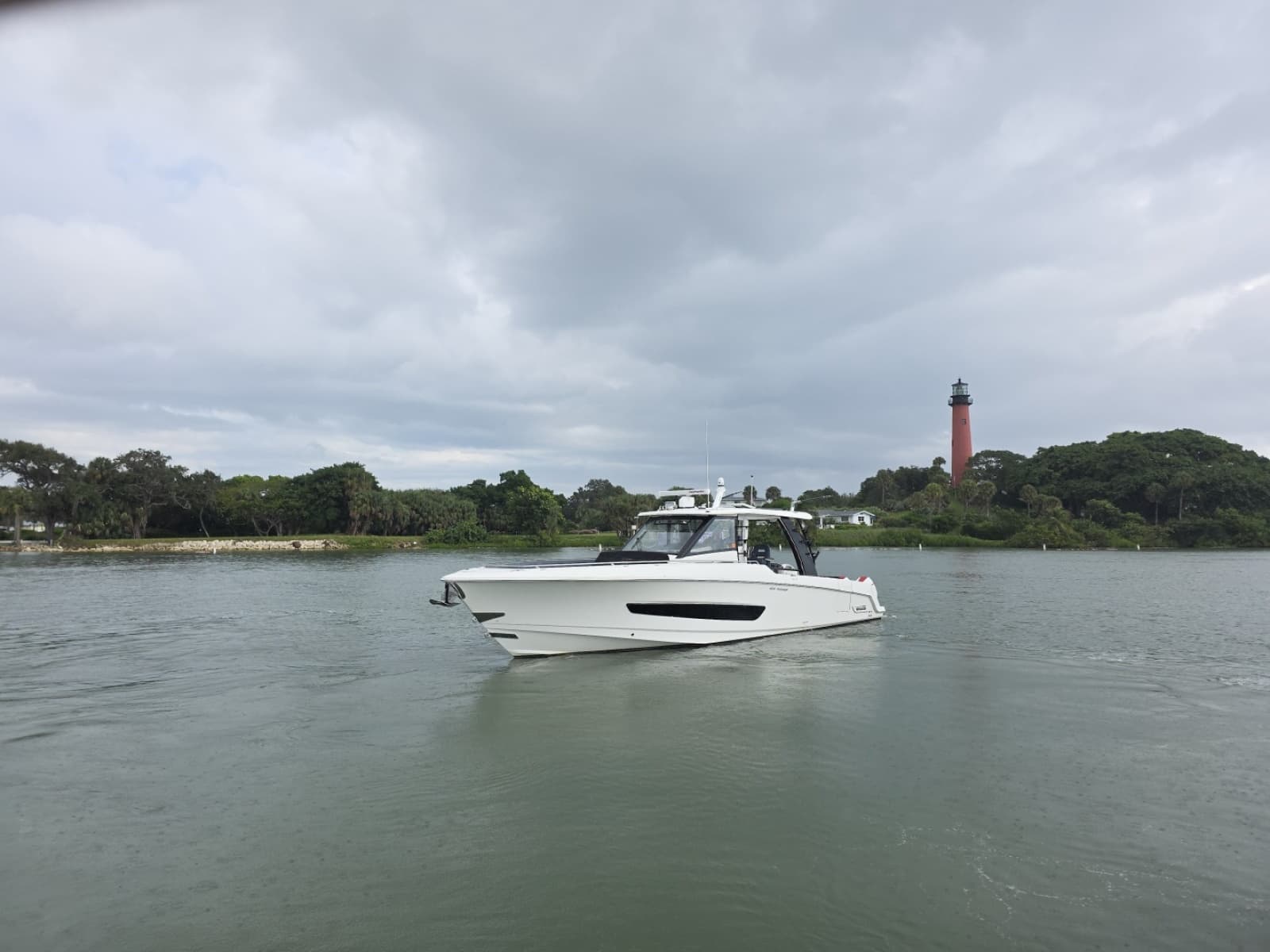 2021 Boston Whaler 420 Outrage - Photo 3