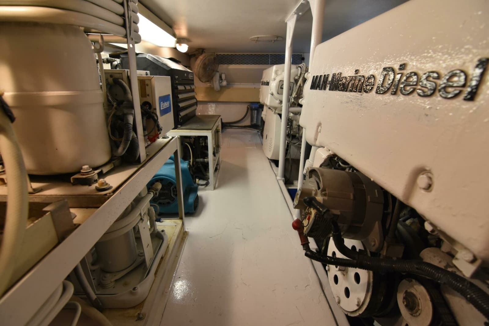 1999 Viking 58 Convertible - Photo 45