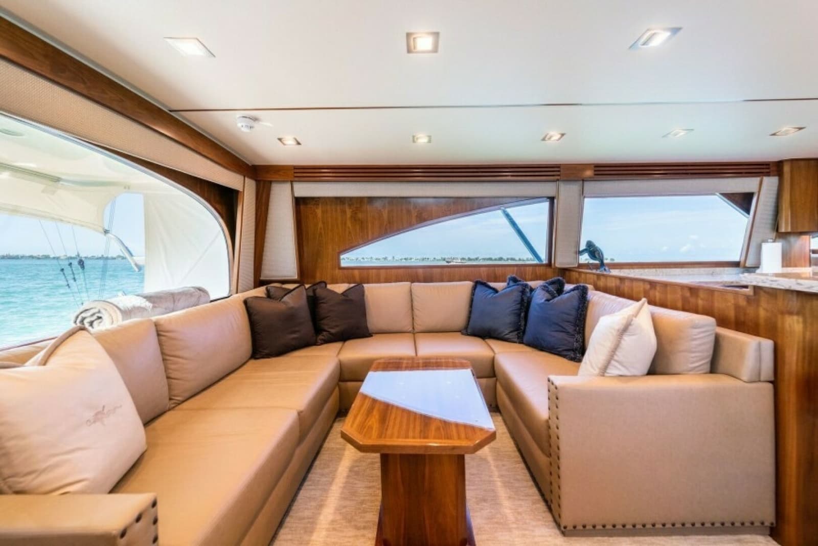 2018 Viking 72 Convertible - Photo 29