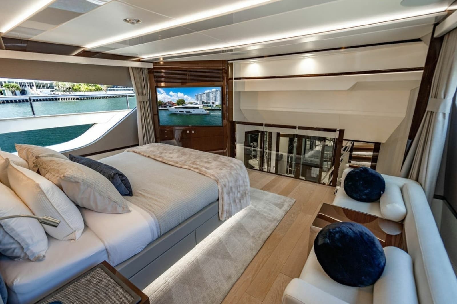 2019 Sunseeker 95 Motor Yacht - Photo 53