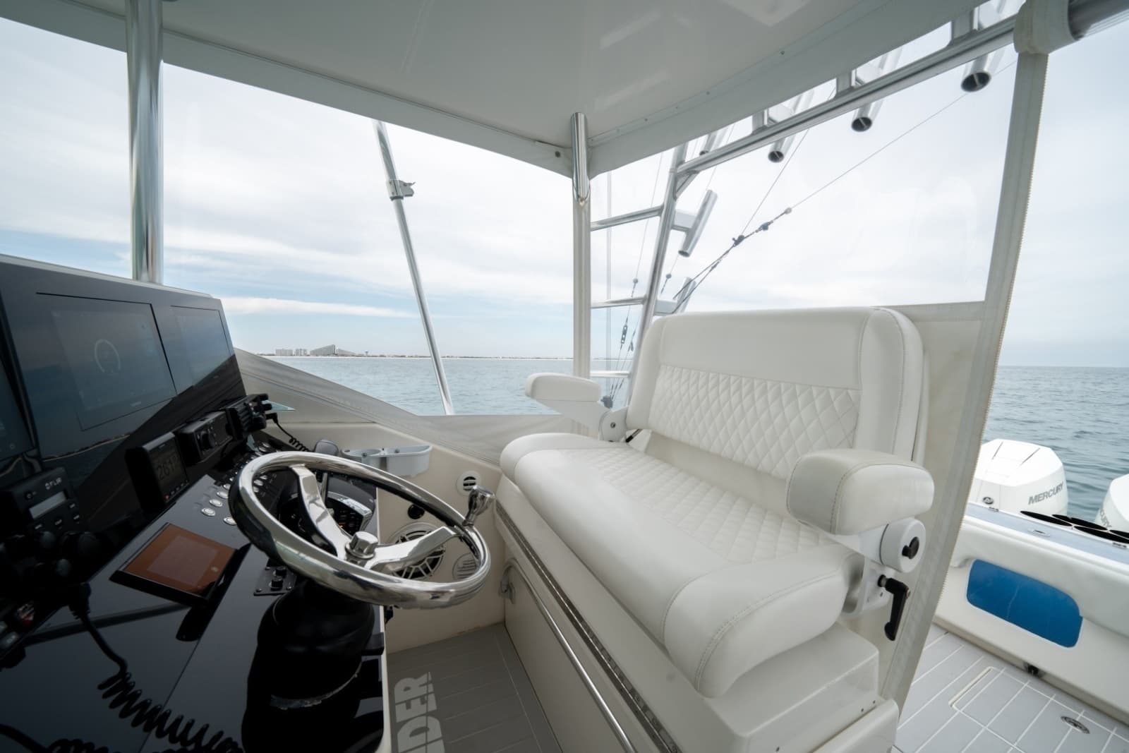 2011 Contender 40 Express - Photo 19