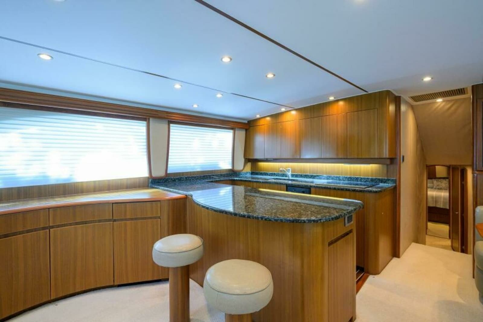 2008 Viking 60 Convertible - Photo 33