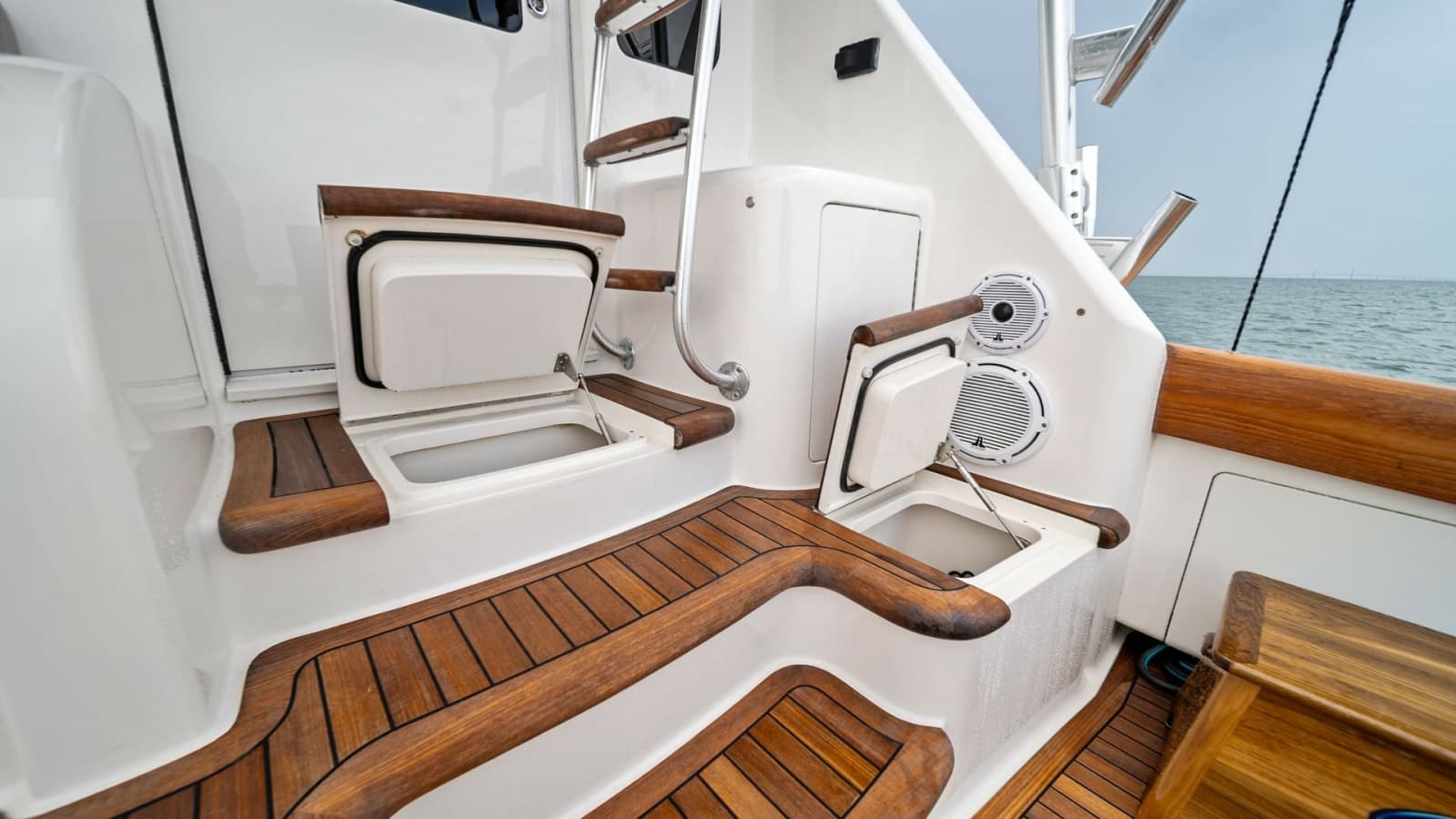2015 Viking 55 Convertible - Photo 11