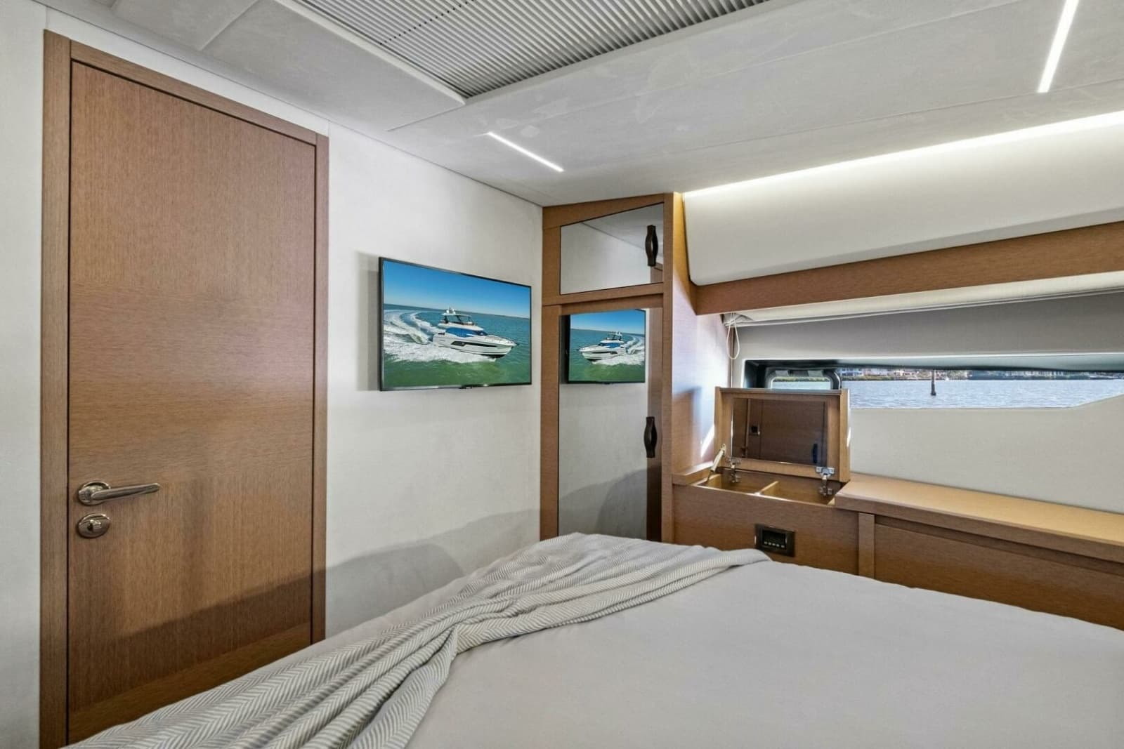 2022 Prestige 520 Flybridge - Photo 34