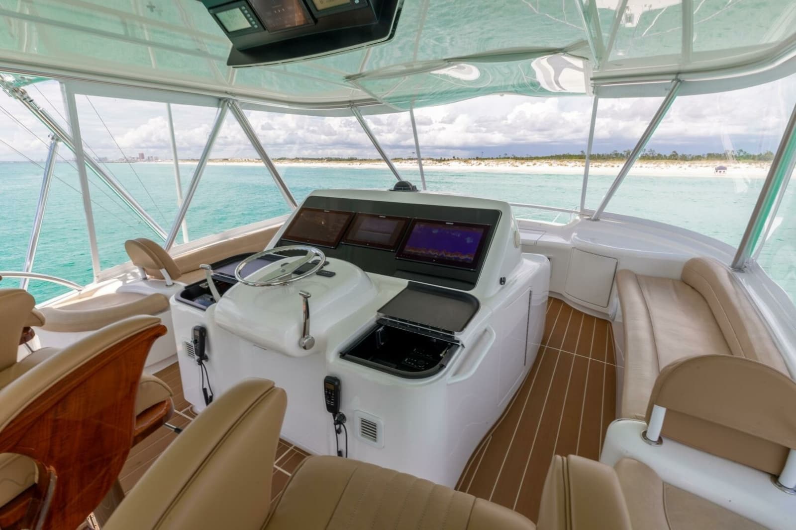 2015 Viking 70 Convertible - Photo 57