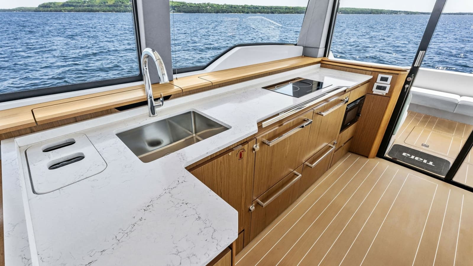 2025 Tiara Yachts EX 60 - Photo 20