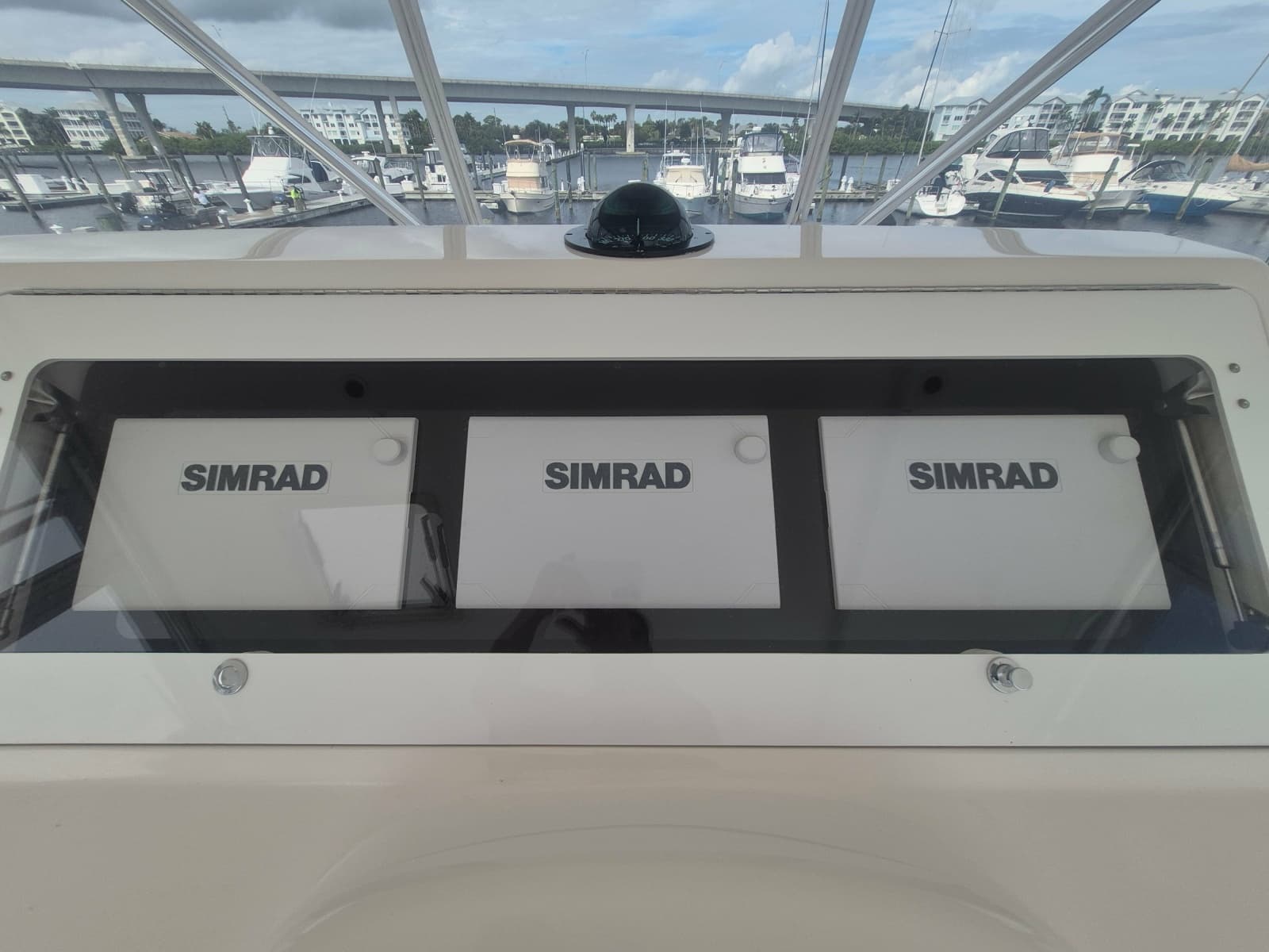 2006 Viking 56 Convertible - Photo 7