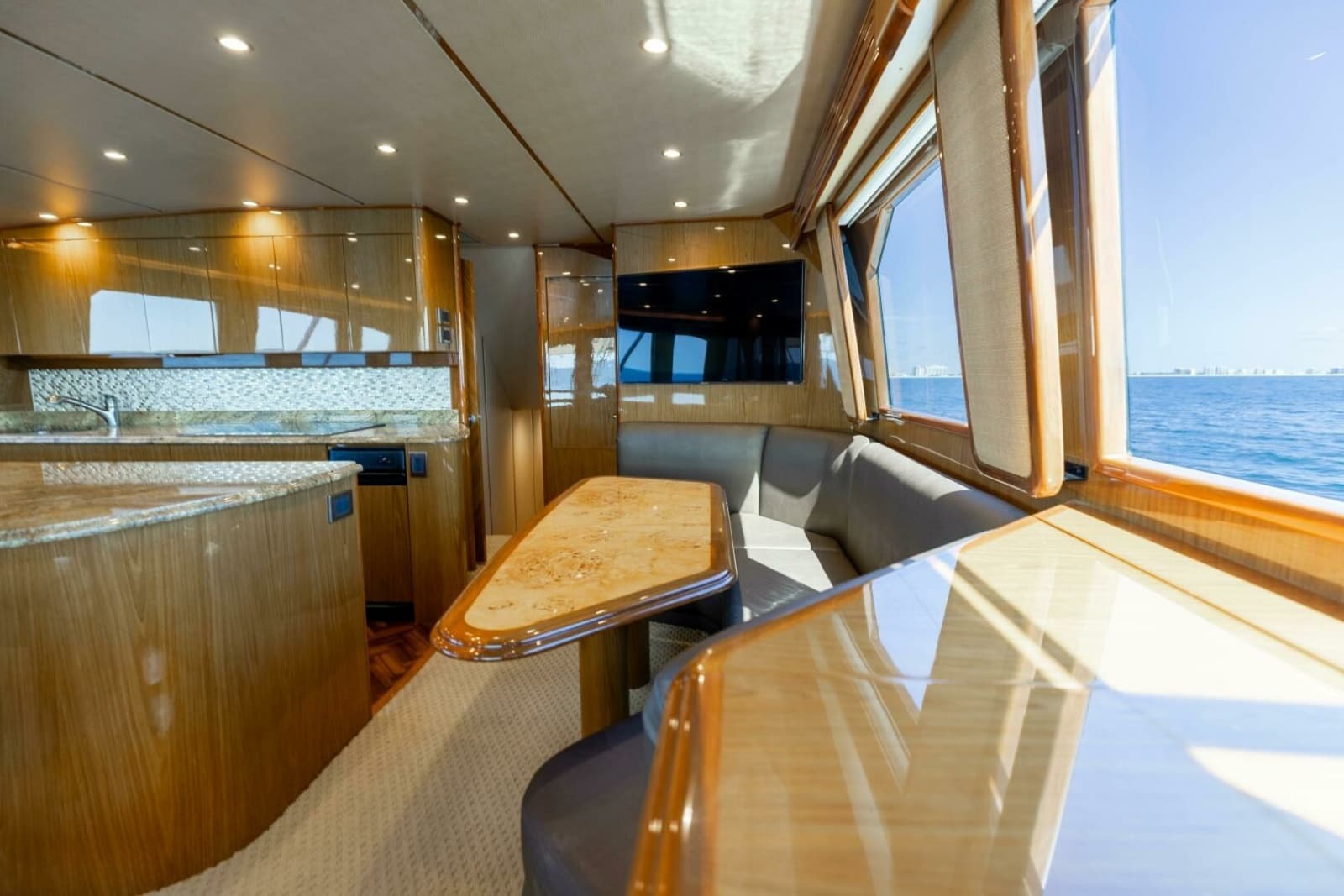 2013 Viking 76 Convertible - Photo 17