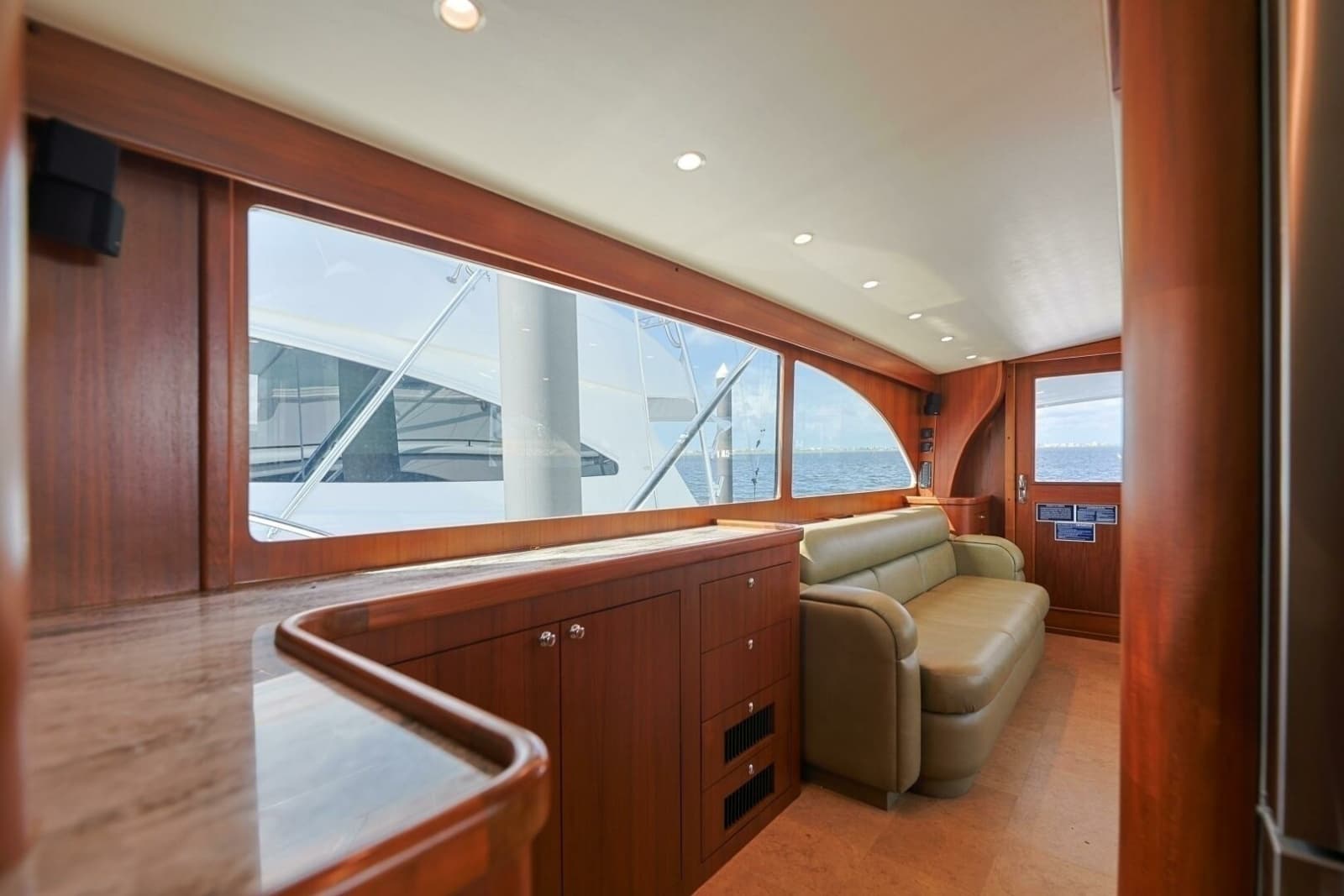 2014 Blackwell 62 Convertible - Photo 10