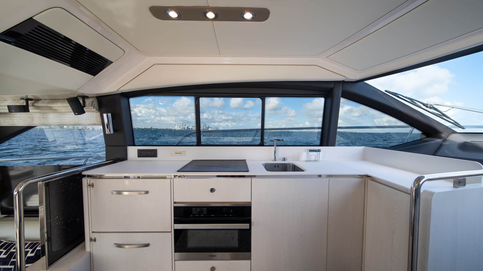 2020 Azimut 50 Flybridge - Photo 24