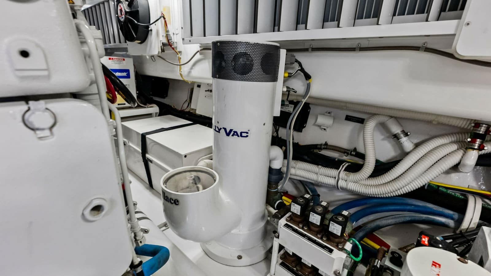 2018 Viking 62 Convertible - Photo 71